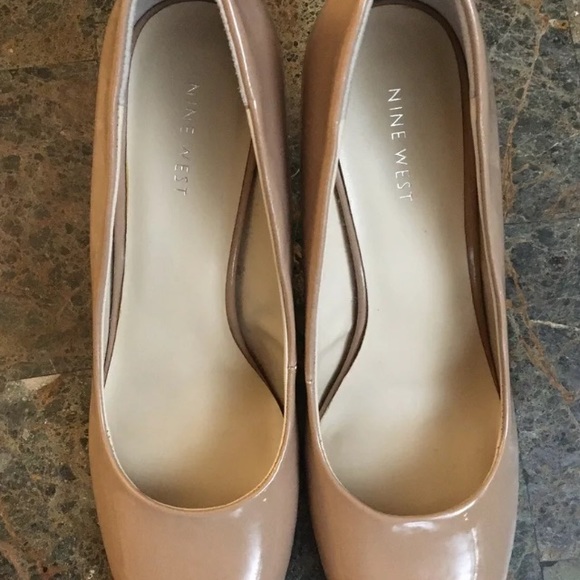 Nine West Nude Faux Leather Round Toe Heels Pumps - Picture 5 of 10